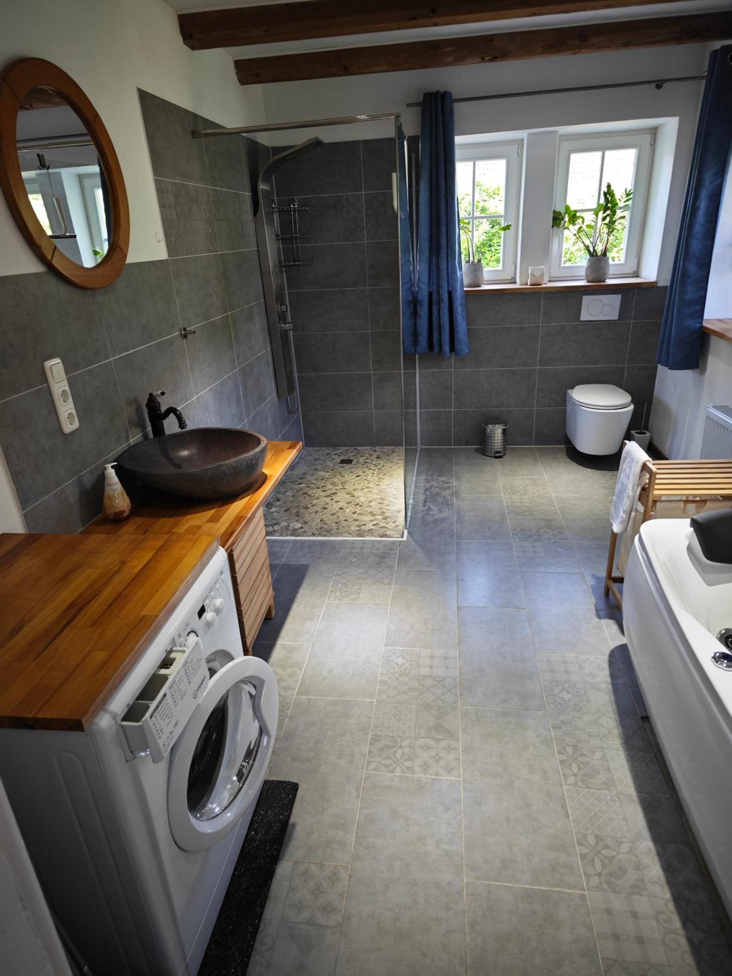 Apartment Ferienwonungen *